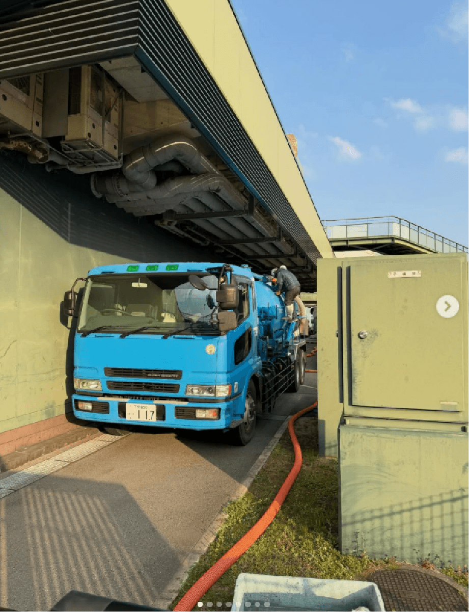 水族館汚泥引き抜きと槽清掃
