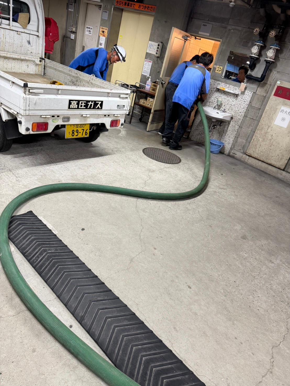 雑排水槽等汚泥引抜き及び槽内点検作業 2