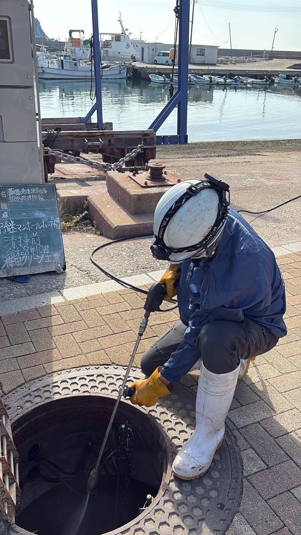 市内某所（島）の排水処理施設関連での、中継ポンプ槽2ヶ所と処理施設内の消毒槽内の清掃作業 2026年10月