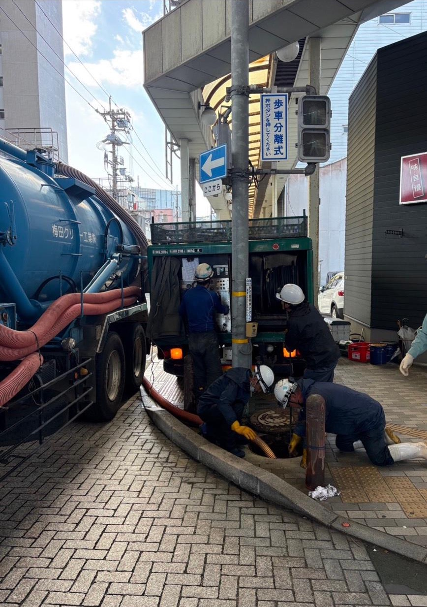 下水道管渠の緊急詰まり除去作業 3